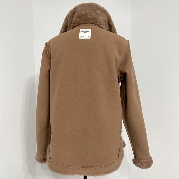 Abercrombie & Fitch Faux Fur and Fleece quarter-zip jacket / camel tan color - Picture 9 of 9